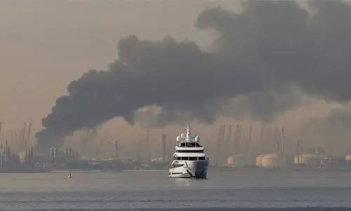 ദുബയ് തീരത്ത് കുവൈത്തിന്റെ എണ്ണക്കപ്പലിനു നേരെ ആക്രമണം ദുബയ് തീരത്ത് കുവൈത്തിന്റെ എണ്ണക്കപ്പലിനു നേരെ ആക്രമണം