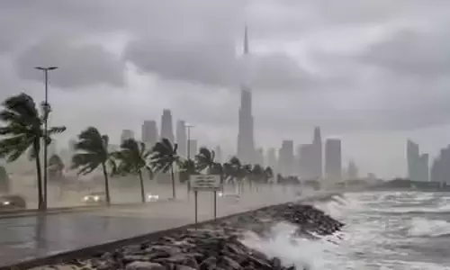 യുഎഇയില് ശക്തമായ കാറ്റും മഴയും; ജാഗ്രതാ നിര്ദേശം യുഎഇയില് ശക്തമായ കാറ്റും മഴയും; ജാഗ്രതാ നിര്ദേശം