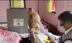 വീട്ടില്‍ വോട്ട്; രണ്ടു ദിവസത്തില്‍ 52,511 പേര്‍ വോട്ട് രേഖപ്പെടുത്തി