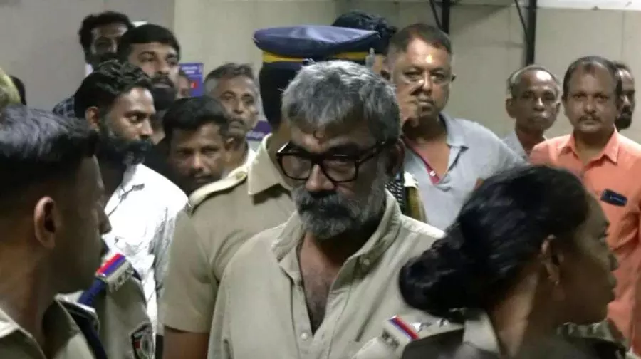 കര്മ്മ ആരെയും വെറുതെ വിടില്ല, പരാതി നല്കിയ നടിക്ക് നന്ദി; രഞ്ജിത്തിനെതിരെ ആദ്യം പരാതി നല്കിയ ബംഗാളി നടി കര്മ്മ ആരെയും വെറുതെ വിടില്ല, പരാതി നല്കിയ നടിക്ക് നന്ദി; രഞ്ജിത്തിനെതിരെ ആദ്യം പരാതി നല്കിയ ബംഗാളി നടി