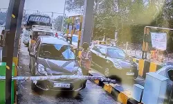 ബസിലിരുന്ന് അബദ്ധത്തില്‍ കൈ പുറത്തിട്ടു; ടോള്‍ പ്ലാസയിലെ തൂണില്‍ തട്ടി അമ്മയ്ക്കും കുട്ടിക്കും ഗുരുതര പരിക്ക്