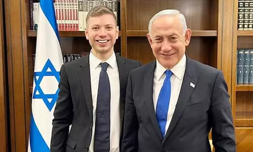 നെതന്യാഹുവിന്റെ മകനെ ഇറാനിലേക്ക് നാടുകടത്തണം, യുദ്ധത്തിന് പറഞ്ഞയക്കണം: ട്രംപിന്റെ മുന് ഉപദേഷ്ടാവ് സ്റ്റീവ് ബാന്നണ് നെതന്യാഹുവിന്റെ മകനെ ഇറാനിലേക്ക് നാടുകടത്തണം, യുദ്ധത്തിന് പറഞ്ഞയക്കണം: ട്രംപിന്റെ മുന് ഉപദേഷ്ടാവ് സ്റ്റീവ് ബാന്നണ്