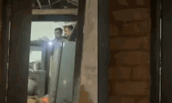 വീടിനുള്ളില് സൂക്ഷിച്ചിരുന്ന പടക്കം പൊട്ടിത്തെറിച്ച് രണ്ട് യുവാക്കള് മരിച്ചു വീടിനുള്ളില് സൂക്ഷിച്ചിരുന്ന പടക്കം പൊട്ടിത്തെറിച്ച് രണ്ട് യുവാക്കള് മരിച്ചു