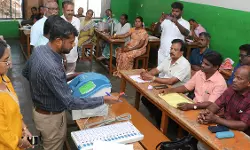 പരീശീലനത്തില് പങ്കെടുക്കാത്ത പോളിങ് ഉദ്യോഗസ്ഥര്ക്ക് ഏപ്രില് ആറിനു പ്രത്യേക പരിശീലനം പരീശീലനത്തില് പങ്കെടുക്കാത്ത പോളിങ് ഉദ്യോഗസ്ഥര്ക്ക് ഏപ്രില് ആറിനു പ്രത്യേക പരിശീലനം