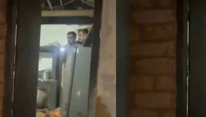 വീടിനുള്ളില് സൂക്ഷിച്ചിരുന്ന പടക്കം പൊട്ടിത്തെറിച്ച് രണ്ട് യുവാക്കള് മരിച്ചു വീടിനുള്ളില് സൂക്ഷിച്ചിരുന്ന പടക്കം പൊട്ടിത്തെറിച്ച് രണ്ട് യുവാക്കള് മരിച്ചു