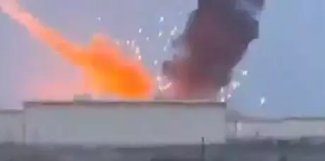 ബഹ്റയ്നിലെ പെട്രോകെമിക്കല് പ്ലാന്റിന് നേരെയുണ്ടായ ഡ്രോണ് ആക്രമണം, വീഡിയോ ബഹ്റയ്നിലെ പെട്രോകെമിക്കല് പ്ലാന്റിന് നേരെയുണ്ടായ ഡ്രോണ് ആക്രമണം, വീഡിയോ