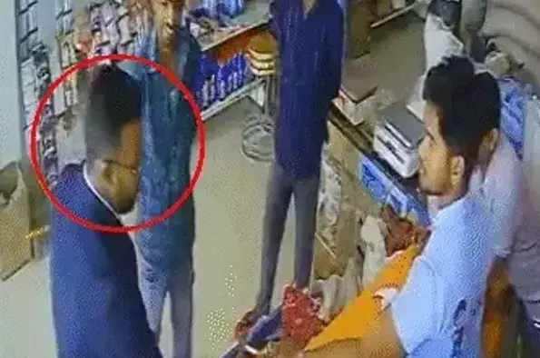 ഇന്കം ടാക്സ് ഓഫീസര് ചമഞ്ഞ് തട്ടിപ്പ്; മൂന്നു പേര് പിടിയില് ഇന്കം ടാക്സ് ഓഫീസര് ചമഞ്ഞ് തട്ടിപ്പ്; മൂന്നു പേര് പിടിയില്