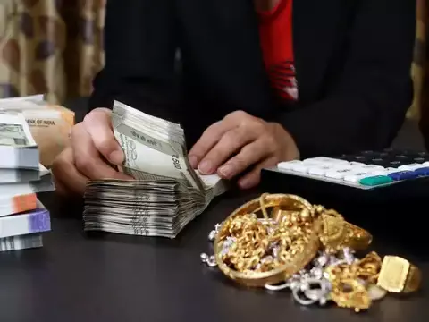 രേഖകളില്ലാതെ പണവും വിലപിടിപ്പുള്ള വസ്തുക്കളും കൈവശം വയ്ക്കരുത്