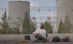 ട്രംപിന്റെ ഭീഷണിക്കിടെയും സംഗീതം കൊണ്ട് ജനങ്ങളെ ചേർത്ത് നിർത്തി ഇറാനിയൻ കലാകാരൻമാർ; പവർ പ്ലാന്റിന് മുന്നിൽ ഗിറ്റാർ വായിച്ച് സംഗീതജ്ഞൻ അലി ഗംസാരി ദമാവന്ദ് , വീഡിയോ