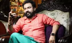 ബലാല്സംഗ കേസ്: ഹൈക്കോടതി ഉത്തരവ് ചോദ്യം ചെയ്ത് മോന്സണ് മാവുങ്കല് സമര്പ്പിച്ച ഹരജിയില് സുപ്രിം കോടതി നോട്ടിസ് ബലാല്സംഗ കേസ്: ഹൈക്കോടതി ഉത്തരവ് ചോദ്യം ചെയ്ത് മോന്സണ് മാവുങ്കല് സമര്പ്പിച്ച ഹരജിയില് സുപ്രിം കോടതി നോട്ടിസ്