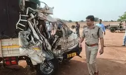 ആന്ധ്രയില്‍ ചിക്കമംഗളൂരുവില്‍ നിന്നുള്ള തീര്‍ഥാടകരുടെ വാഹനത്തില്‍ ലോറിയിടിച്ചു; എട്ടുമരണം