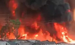 ഉത്തര്‍പ്രദേശിലെ ചേരി പ്രദേശത്ത് വന്‍ തീപിടിത്തം; രണ്ടു കുട്ടികള്‍ക്ക് ദാരുണാന്ത്യം