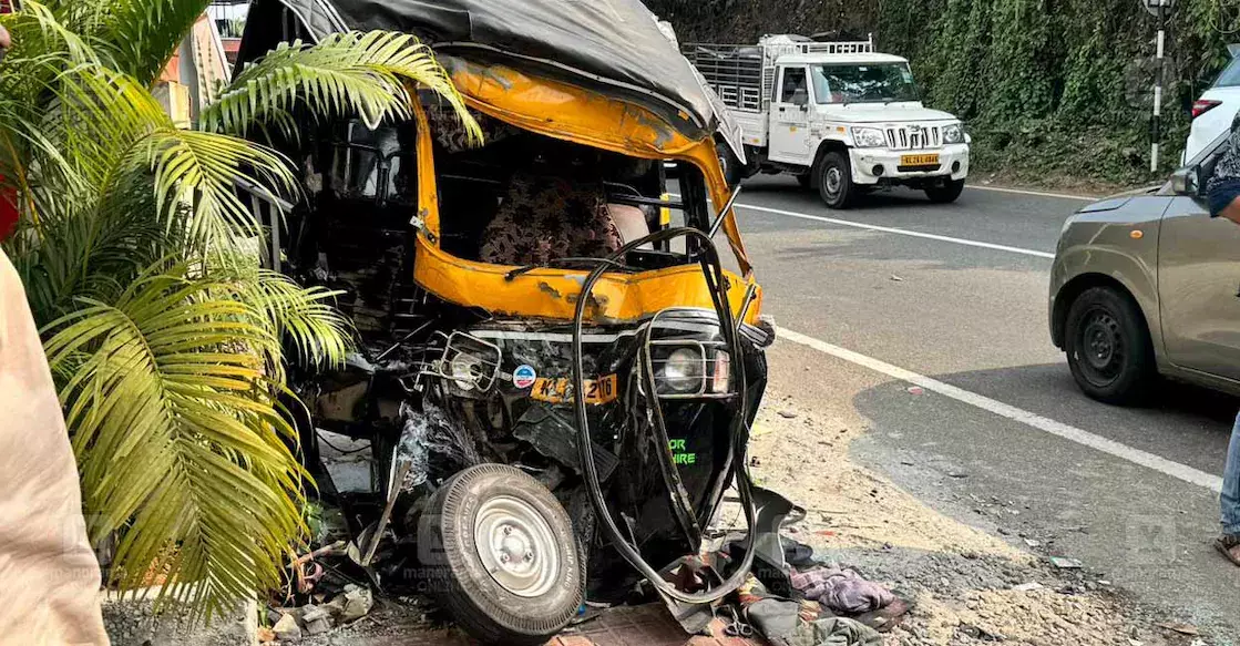 പത്തനംതിട്ടയില്‍ ഓട്ടോറിക്ഷയും ലോറിയും കൂട്ടിയിടിച്ച് രണ്ട് മരണം